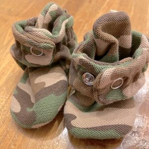 Robeez Infant Snap Bootie in Camo